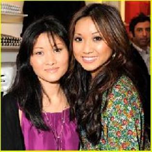 small_justjaredjr_mom_40175_brenda_song_pink_croc_cute