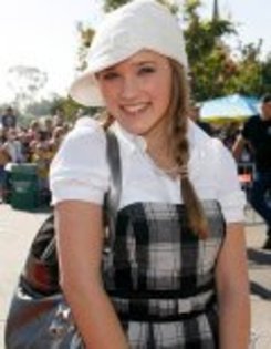 JESWVTDEFJXWDYOJANH - Emily Osment