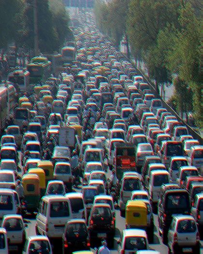 »雅 清.; Un ambuteiaj de mașini a durat mai mult de 10 zile iar mașinile se mișcau; doar, aproximativ, 965 de metri pe zi.
