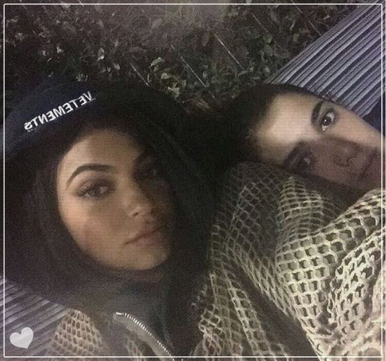 ✗ ռεεгց】● băi,ești nebun :) =))))))))) * o bufnește râsul și-l lovește ușor în umăr *[c; eh,nu prea cred [-x bn,poate zacusca da :) =))))
