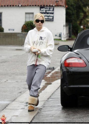 10p85q9 - Ashley Tisdale