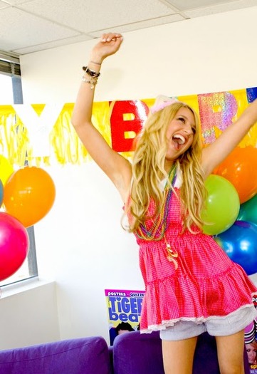 et5ma8 - Ashley Tisdale