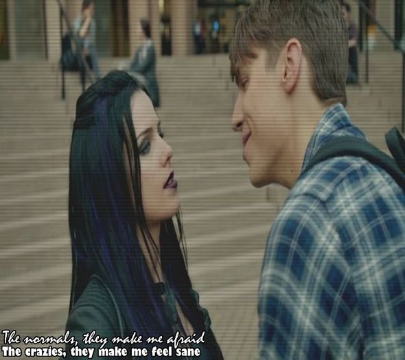 ×. Ahm.... *se gândește* Îl vrei pe Oliver Queen că e pe gusturile tale? ;;) =))))))). +; *se lasă iubită și surâde, îl ciufulește*
