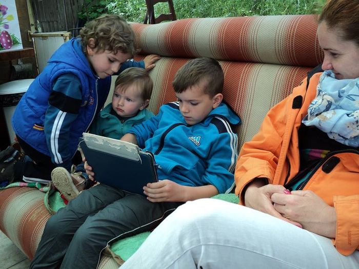 14, mai, 2016 .Petr,ecere la gradina