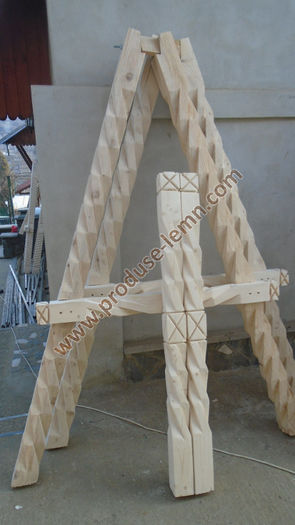 DSC00908 - 25 Balansoare din lemn sculptate