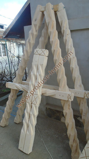 DSC00911 - 25 Balansoare din lemn sculptate