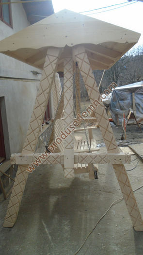 DSC00919 - 25 Balansoare din lemn sculptate