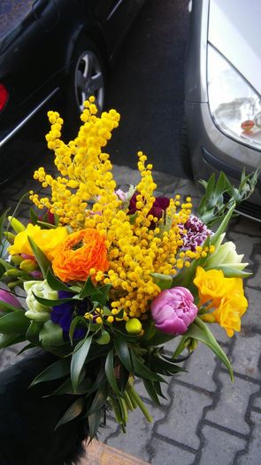 Buchet de februarie colorat