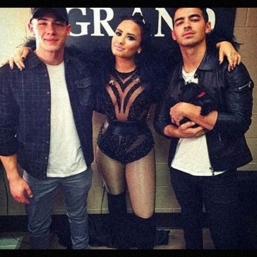 ◤When I am in your arms is when I feel the best◢　　┋ 29 ᗰᗩI 2016 ♡