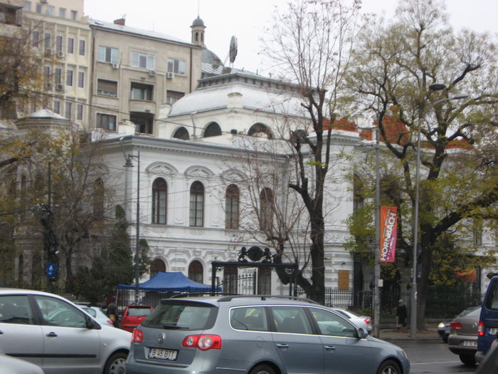 IMG_9105; muzeul de istorie al orasului Bucuresti - palatul Sutu postelnic - construit 1833-35 renovat de sculpt Storck
