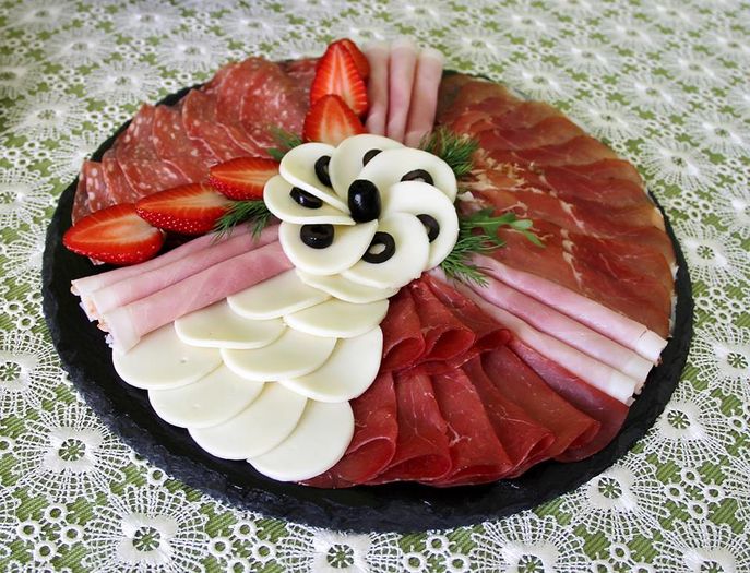 12985521_1179375365420525_6425094769623734641_n - Idei de aranjare a platourilor pentru ocazii speciale