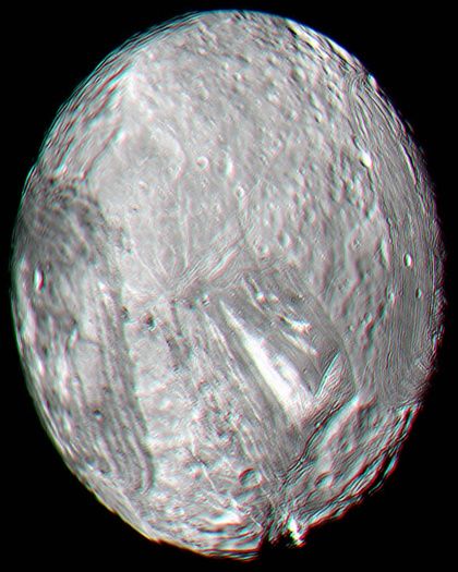 »雅 清.; Luna planetei Uranus, Miranda, este cea mai ciudată dintre toate lunile.; Arată de parcă ar fi fost distrusă și apoi reunită.
