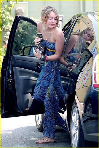 3571103416_b63d8f984f - Miley Cyrus in blue