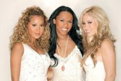 10646736_URLLFBBAT - The Cheetah Girls-Felinele