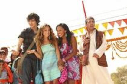 10647445_XROULGEYW - The Cheetah Girls-Felinele