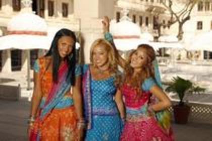 10647481_CDQIZXZQG - The Cheetah Girls-Felinele