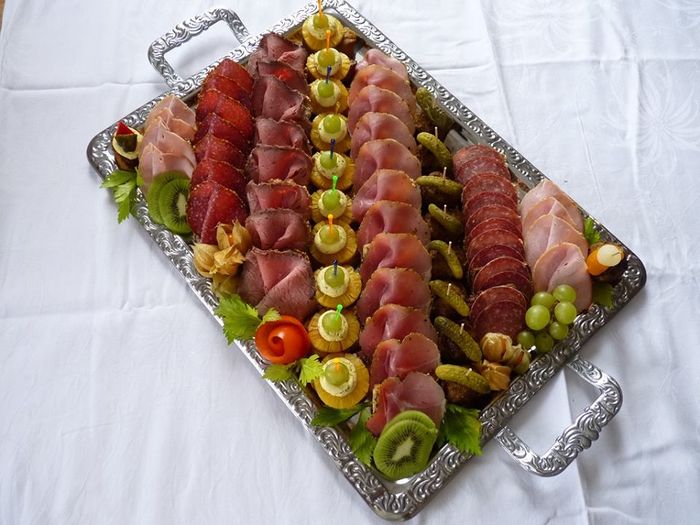 11064851_1058336097524453_7954465700518903618_n - Idei de aranjare a platourilor pentru ocazii speciale