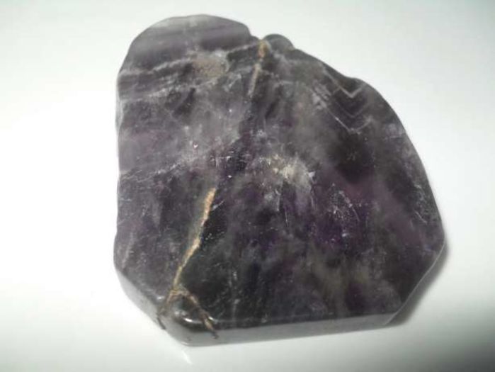 ametist 45 gr.  40 lei; pandantiv din piatra naturala ametist provenienta Italia. 45 gr
