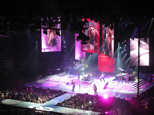 10705873_CWRSZBXPV - Miley Wonder World Concert tour