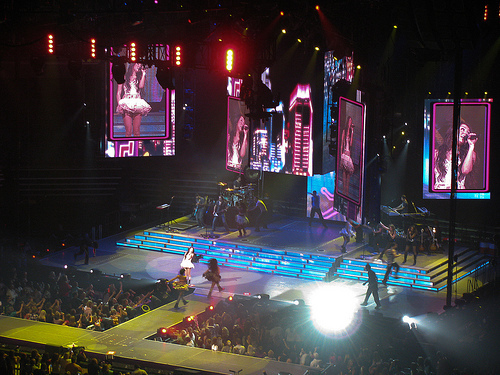 10705885_EJVQPNRPR - Miley Wonder World Concert tour