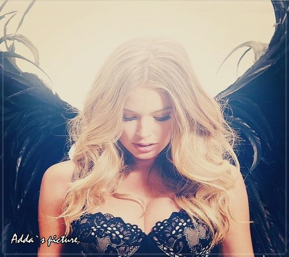 ×. A apărut sezonul 4 din YAH, și nu m-am apucat încă :) =)). La Gossip Girl +; te-ai uitat? :X. Întinde mâinile ;;) =)) *ia pila*
