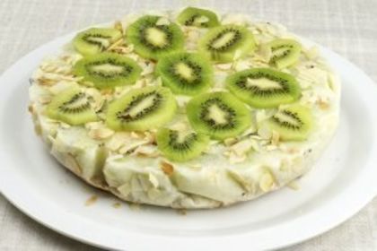ayZKc3JeLP4 - Tort de iaurt cu kiwi si banane