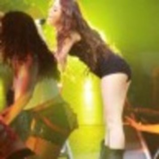 BKCHKYOWZDOAKJQAWMG - HM - Hannah Montana and Miley Cyrus