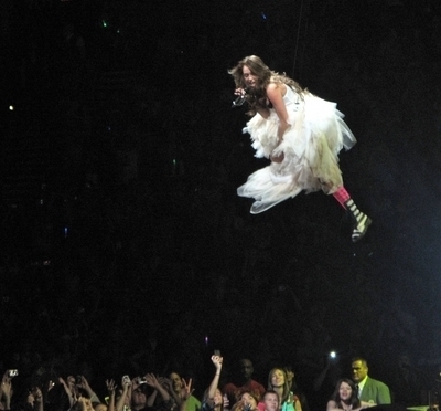 miley-cyrus-concert-miley-cyrus-8198273-400-372