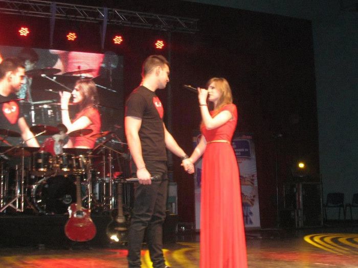 551356_340447146061301_539653501_n