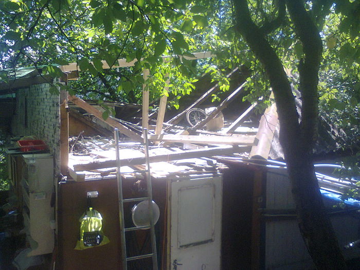 11 iulie 2016 - 2016 Reparatii acoperis cabana si garaj
