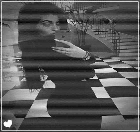✗ ռεεгց】● bun așa ;3 :)) * se așează pe canapea și se uită la ea * nu știu