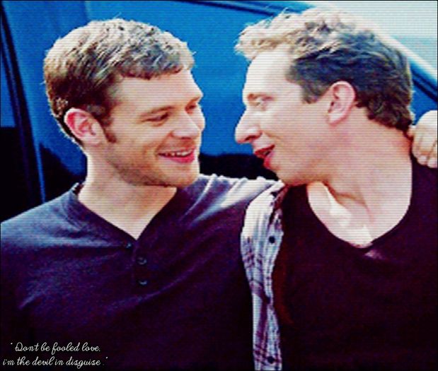 ✄ . ҠĪИƓ ☼F ĤYßŔĪDS ♛ ☂ . [cl] da , dar ea ar fi preferat să nu fi existat; dar în fine , am trecut peste de mult  [#se uită la film .
