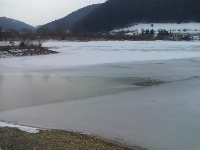 Lacul Frumoasa inghetat - LA PESCUIT