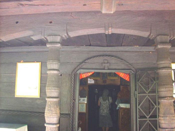 050; Biserica dintr-un lemn.
