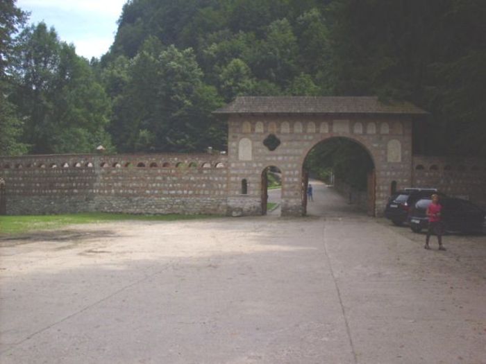 071; Manastirea Tismana(Gorj).
