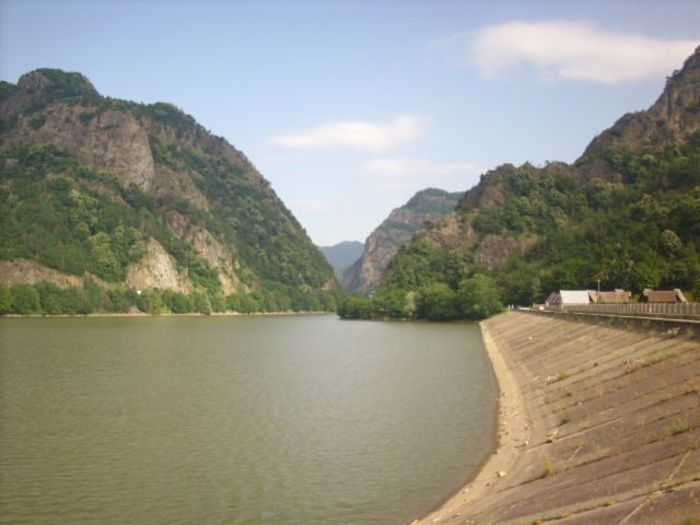 090; Valea Oltului la Turnu.
