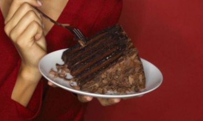 reteta-tort-de-ciocolata-cu-nuci-620x370 - Tort cu nuci si ciocolata