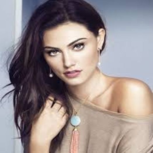 Phoebe Tonkin - 1 votes - Youre like a love wave