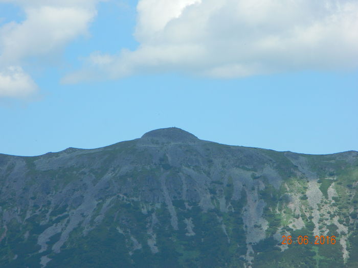 POZE22 025 - Muntii Calimani-Statia meteo si virful Pietrosul- vazuti din Varful Tihu -iunie 2016