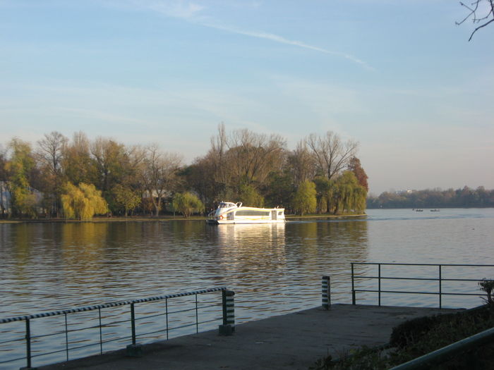 IMG_8251; in parcul Herastrau
