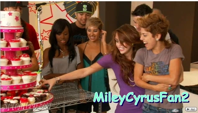 12 - Miley la ziua de 17 ani