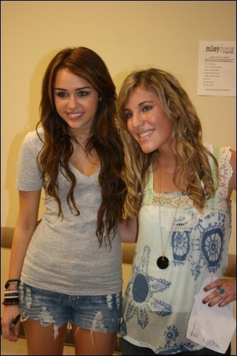 15 - Miley inainte de concerte