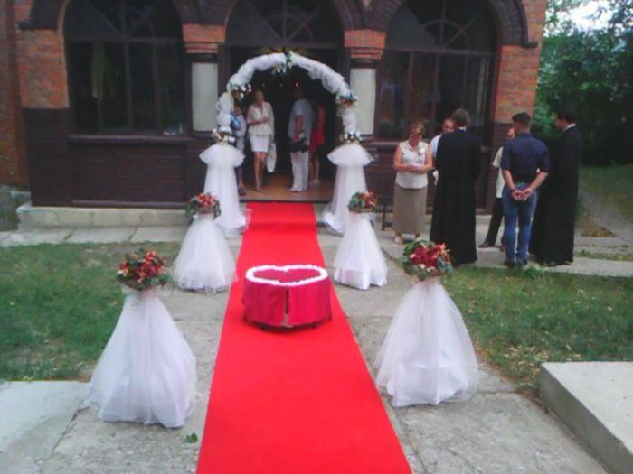 Photo0271 - Inchiriez porumbei albi si masina de fum greu pentru nunti in Iasi
