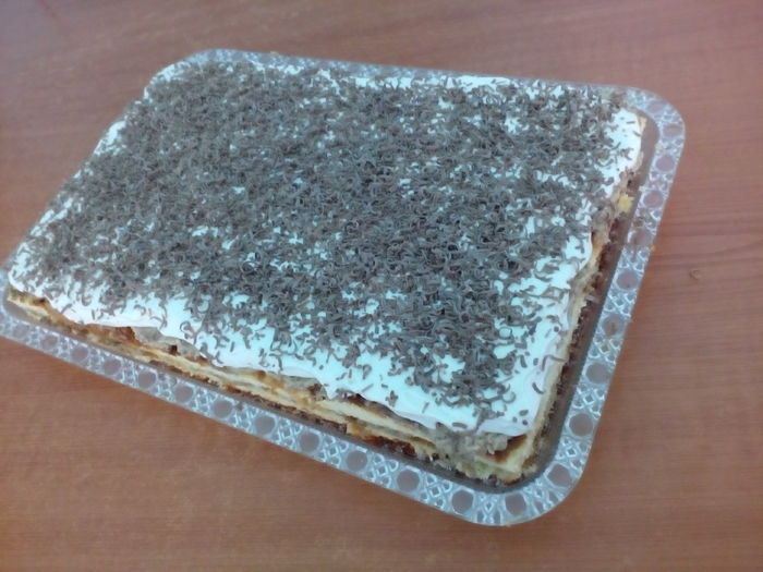 Prăjitură cu blat de vanilie, crema de nuca, nuca cocos si cafea, mousse de ciocolata alba - Culinar 3