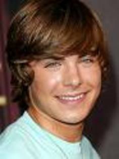 CAY3CD6Z - zac efron