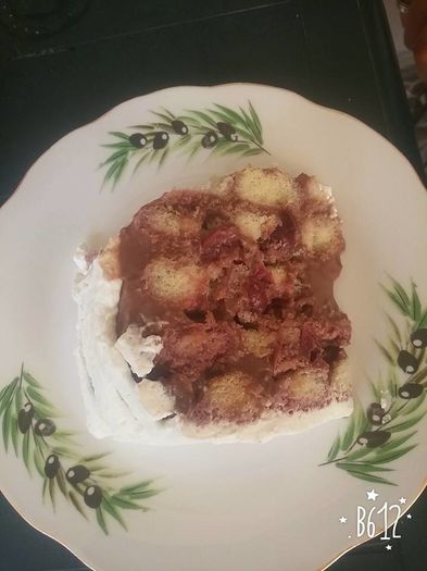 [felie[ Tort diplomat cu crema de ciocolata si visine