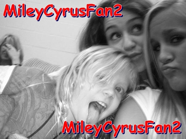 VZBLBSLHXKPQVGBVACD - Miley Cyrus and her friend