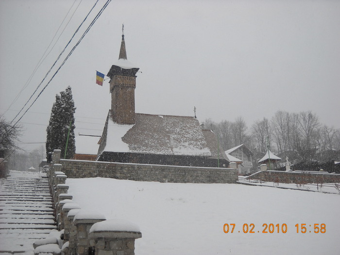 Olanesti 7 feb 2010 751; BISERICA DIN LEMN DIN ALBAC
