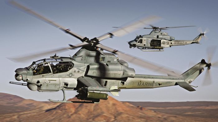 ah-1z viper - attack helicopter