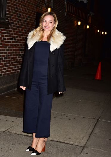 margot-robbie-arriving-for-the-late-night-with-stephen-colbert-show-february-2016-1